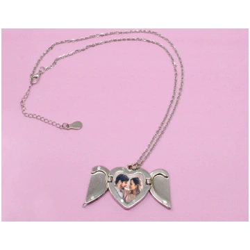Collana ciondolo cuore con ali