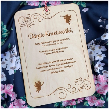 Koka plāksne ar gravējumu "Krustvecākiem"