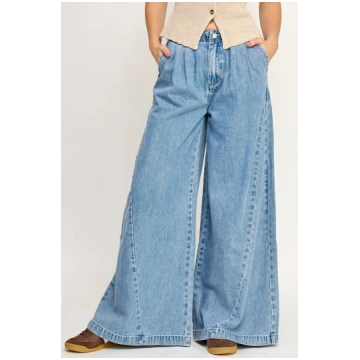 Pleated Wide Leg Jean- Medium