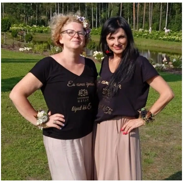 SISTERHOOD T-KREKLS "Es esmu īpaša, tāpat kā Tu"