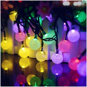 LED lampiņu virtene ar saules paneli un gaismas se