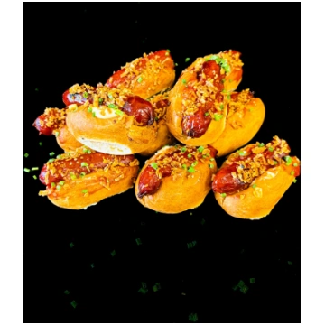 Mini hotdogi ar grilētu cīsiņu